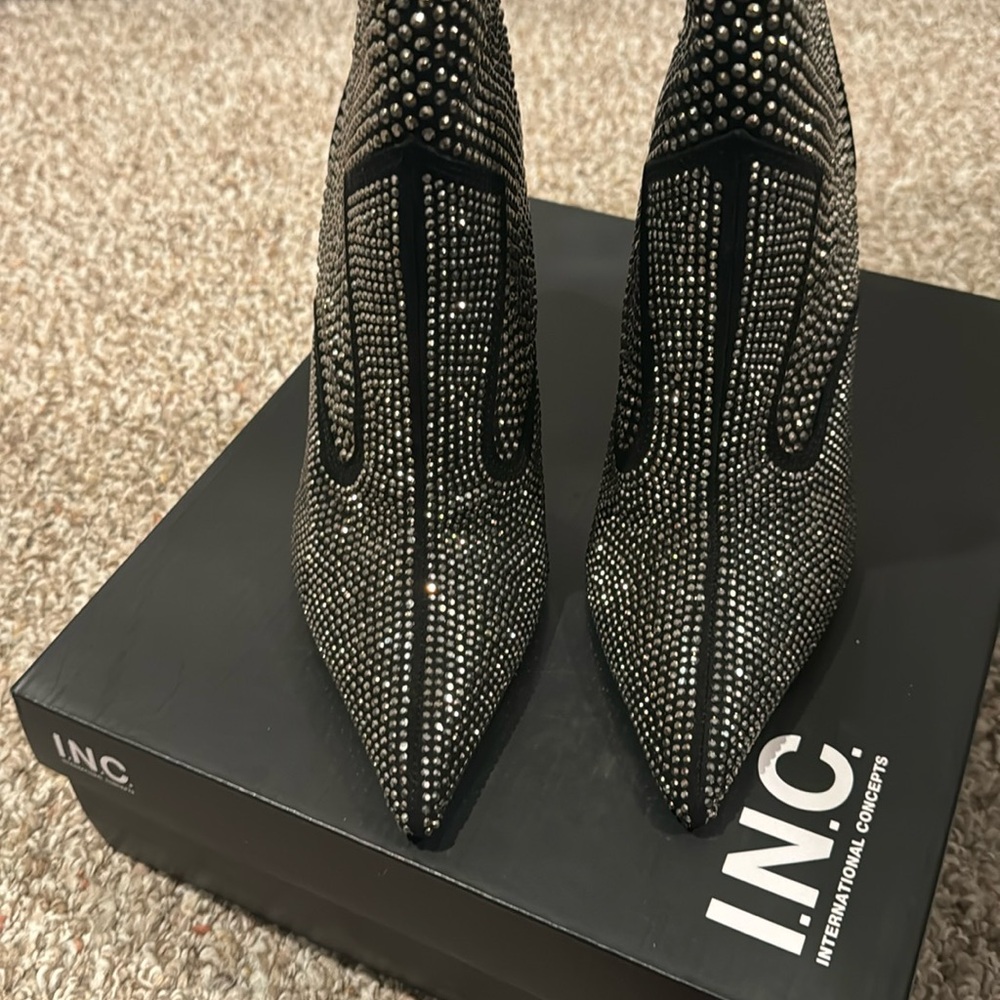 INC 9 1/2 booties